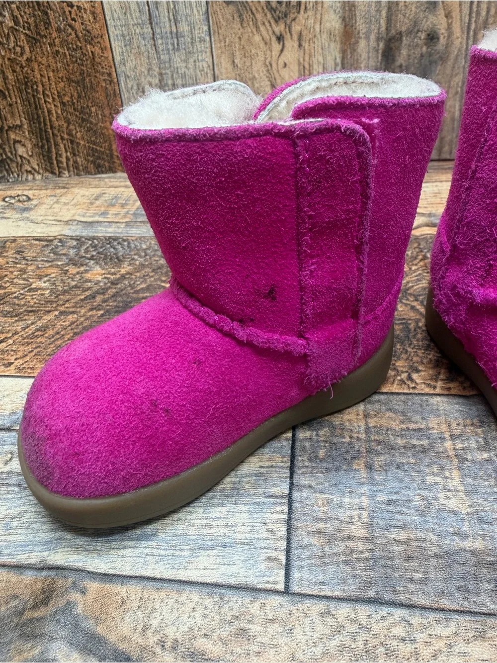 UGG Infant Keelan II Suede Boots in Vibrant Pink US Size 2/3 10960891